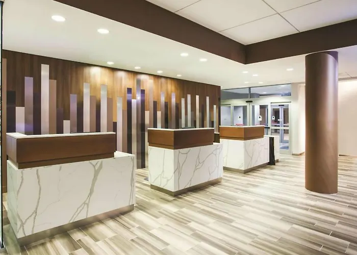 Hotel La Quinta & By Wyndham Downtown