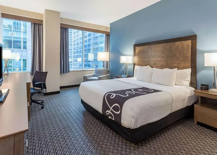 La Quinta & By Wyndham Downtown Chicago