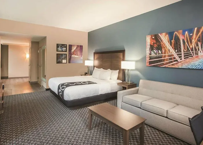 Hotel La Quinta & By Wyndham Downtown 3*